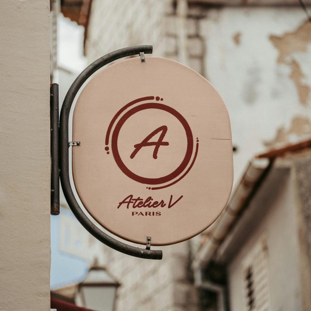enseigne atelier v