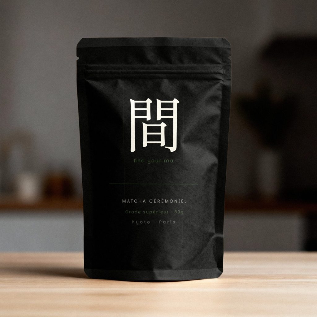 sachet noir sur table